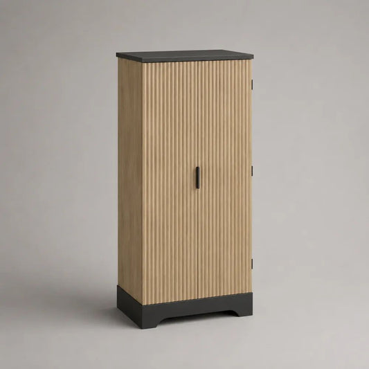 Credenza alta in legno a un'anta scanalata, rovere naturale e antracite, 60 x 35 x 130 cm